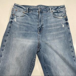 American Eagle AE Super High Rise Jegging Distressed Light Blue Denim Size 18